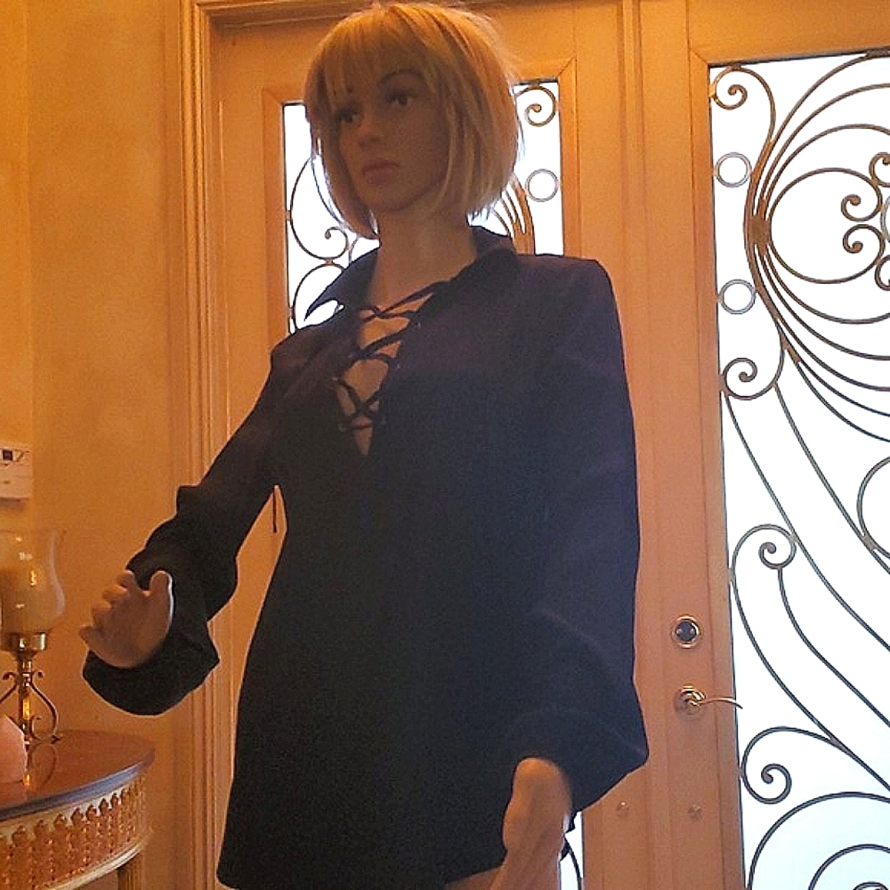 Frame Black 100% Silk blouse witl long sleeves XS